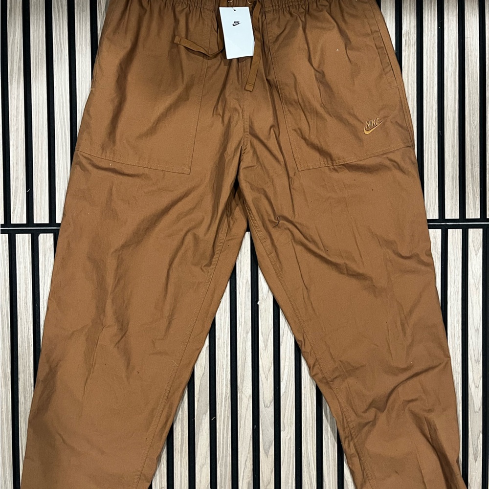 Nike Club Barcelona Pants British Tan Lightweight FN3096-281 Men’s Sz Large
